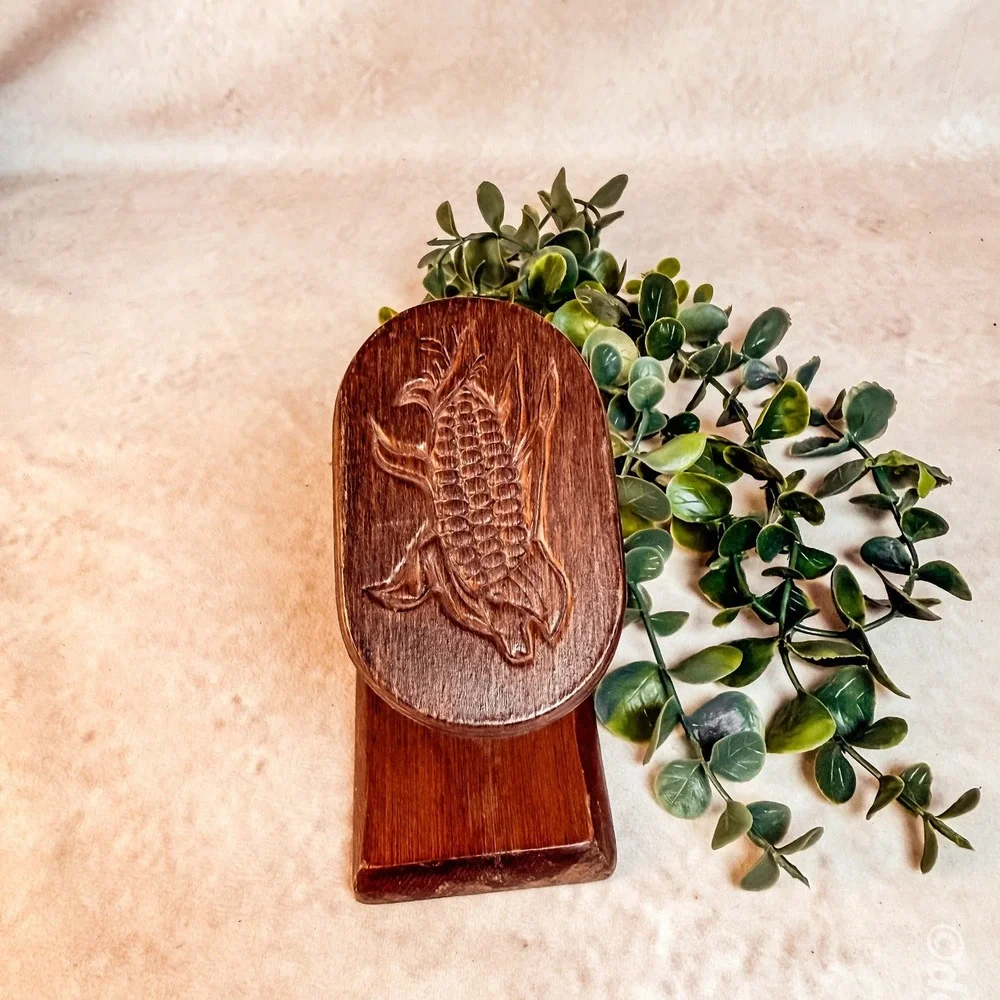 Wooden Carved Recipe Note Holder‎